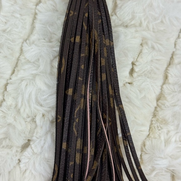 Louis Vuitton Pink and Brown Key Card Holder - Picture 2 of 12